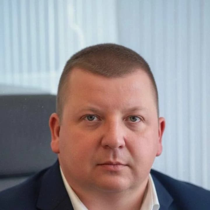 Василий Ашурок — директор